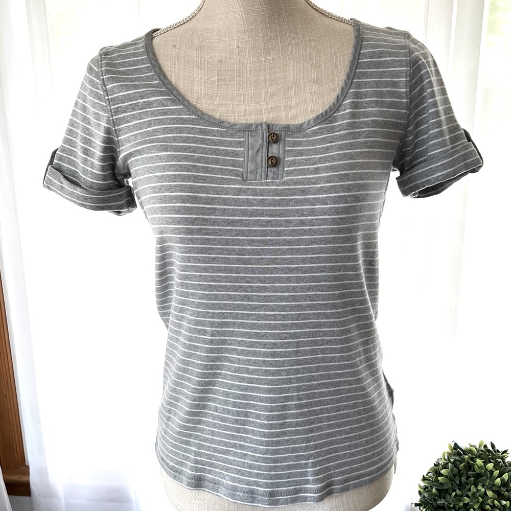 Jones New York Sport Gray Striped Short Sleeves Size Small
